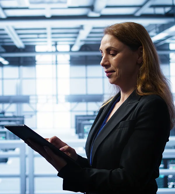 it-expert-server-hub-workplace-monitoring-supercomputers